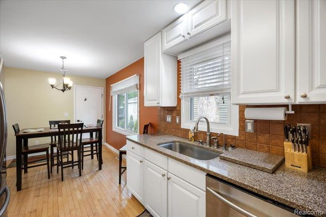 8790 Oakside Avenue, Commerce Charter Township, MI 48382