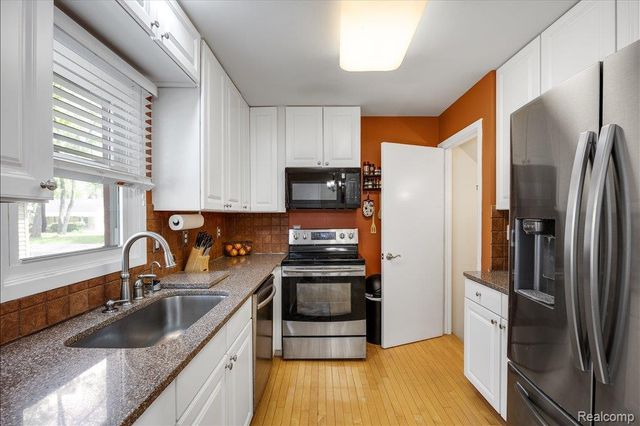 8790 Oakside Avenue, Commerce Charter Township, MI 48382