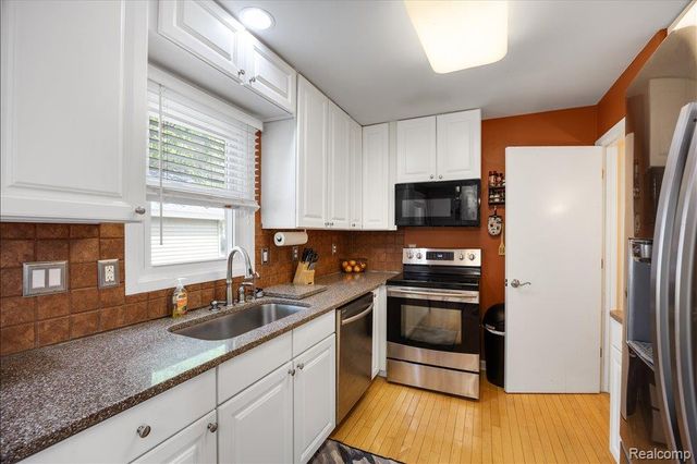 8790 Oakside Avenue, Commerce Charter Township, MI 48382