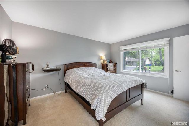 8790 Oakside Avenue, Commerce Charter Township, MI 48382