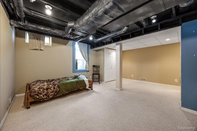 8790 Oakside Avenue, Commerce Charter Township, MI 48382