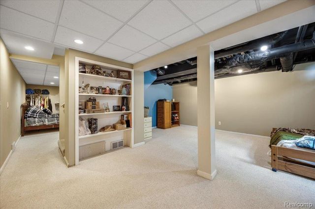 8790 Oakside Avenue, Commerce Charter Township, MI 48382