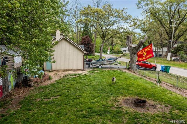 8790 Oakside Avenue, Commerce Charter Township, MI 48382