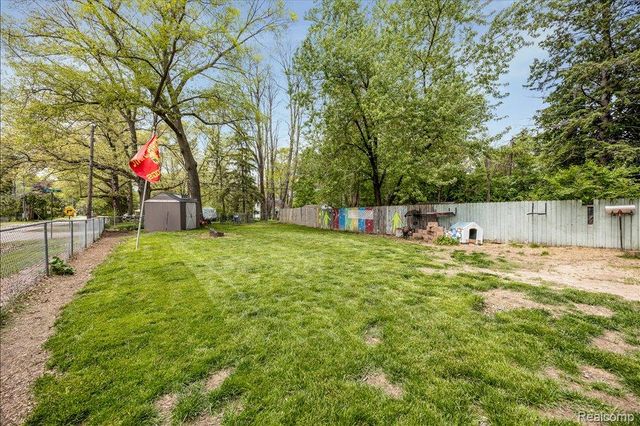 8790 Oakside Avenue, Commerce Charter Township, MI 48382