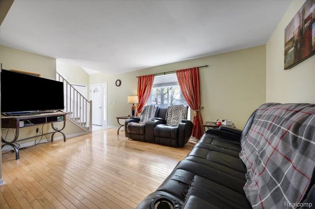 8790 Oakside Avenue, Commerce Charter Township, MI 48382
