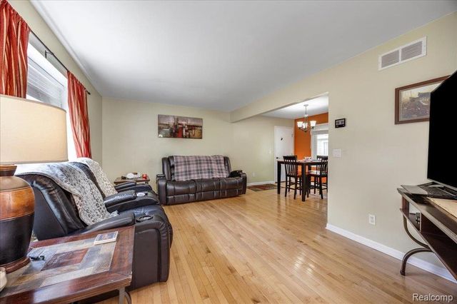 8790 Oakside Avenue, Commerce Charter Township, MI 48382