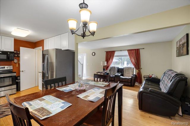 8790 Oakside Avenue, Commerce Charter Township, MI 48382