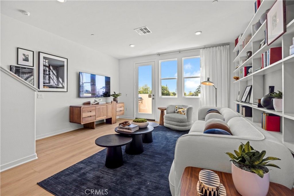 Image 5 of property listing at 230 Stillwater Lane, Claremont, CA 91711