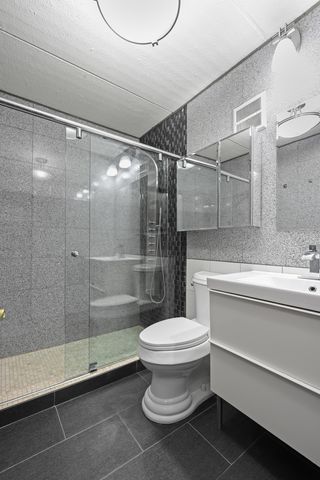 5011 Valley Lane 204, Streamwood, IL 60107