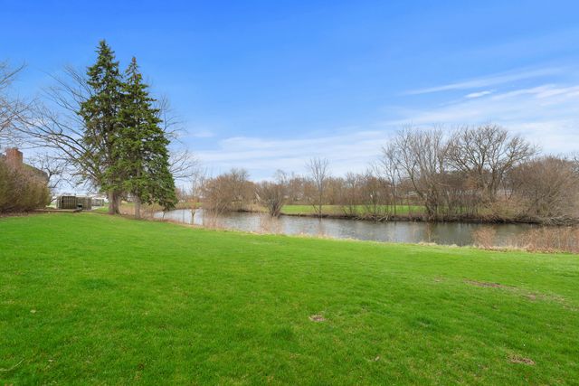 5011 Valley Lane 204, Streamwood, IL 60107