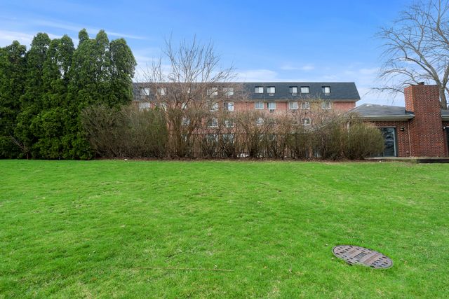 5011 Valley Lane 204, Streamwood, IL 60107