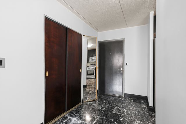 5011 Valley Lane 204, Streamwood, IL 60107