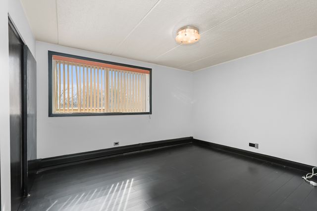 5011 Valley Lane 204, Streamwood, IL 60107