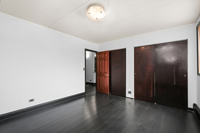 5011 Valley Lane 204, Streamwood, IL 60107