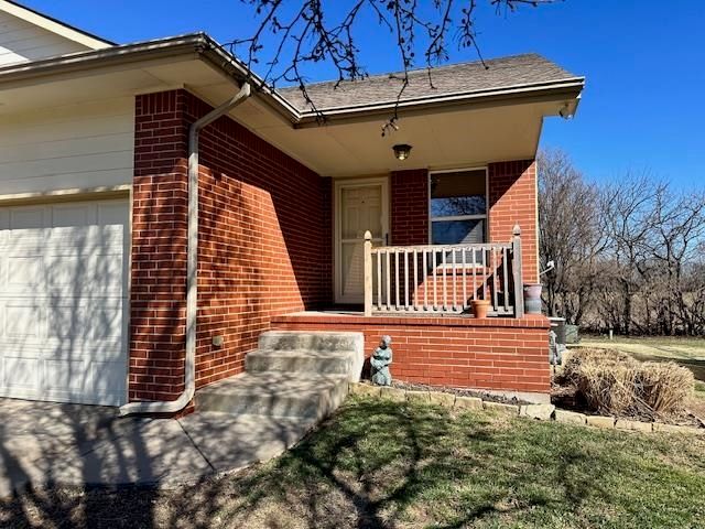 2242 N Shefford Cir, Wichita, KS 67205