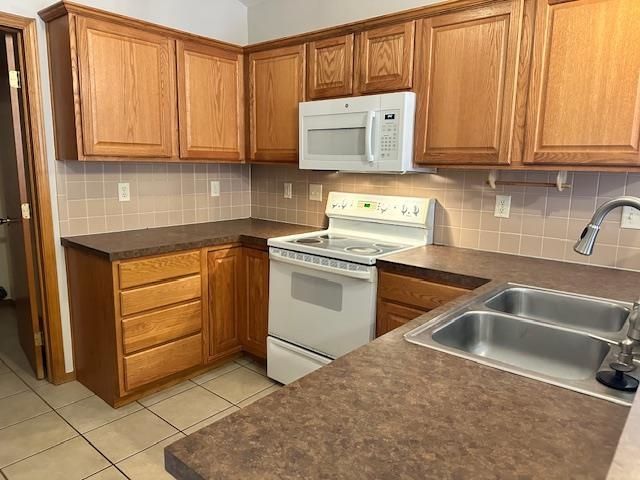 2242 N Shefford Cir, Wichita, KS 67205