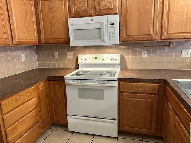 2242 N Shefford Cir, Wichita, KS 67205