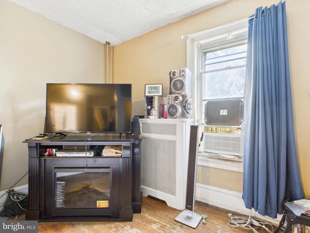 1812 W ERIE AVE, Philadelphia, PA 19140