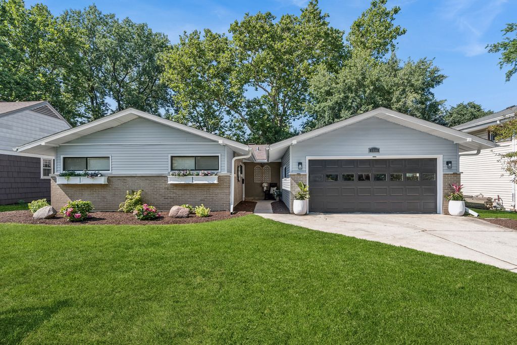 1124 59th Street, Downers Grove, IL 60516