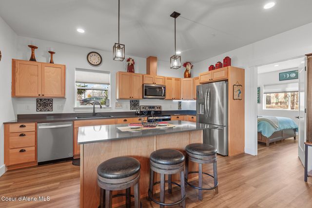 50 CARNELIAN AVE, 101, Ponderay, ID 83852