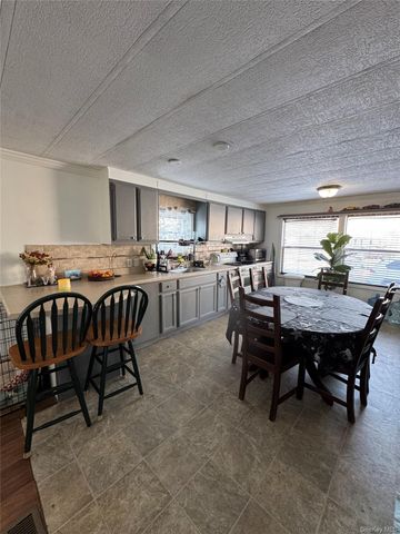 621 Sheafe Rd 76, Poughkeepsie, NY 12601