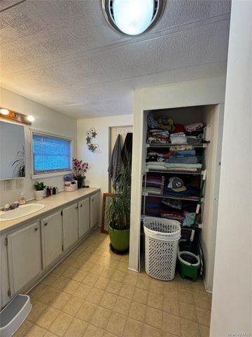 621 Sheafe Rd 76, Poughkeepsie, NY 12601