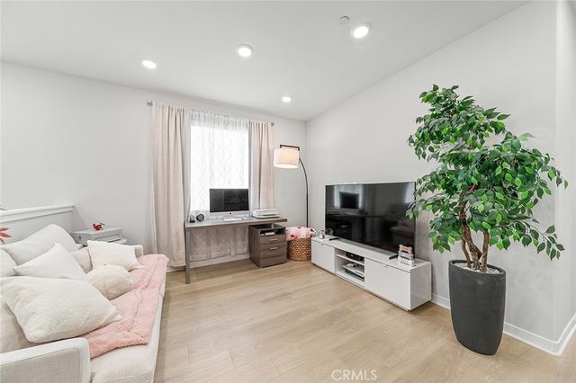 27218 Narrowleaf Willow Lane, Valencia, CA 91381