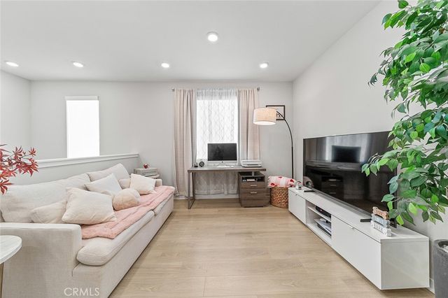 27218 Narrowleaf Willow Lane, Valencia, CA 91381