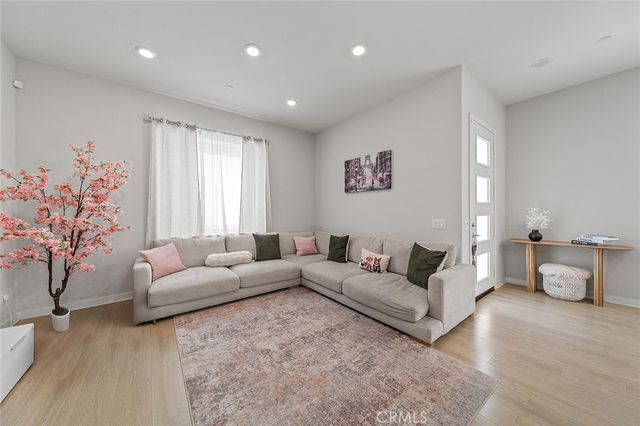 27218 Narrowleaf Willow Lane, Valencia, CA 91381