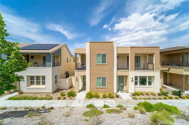 27218 Narrowleaf Willow Lane, Valencia, CA 91381