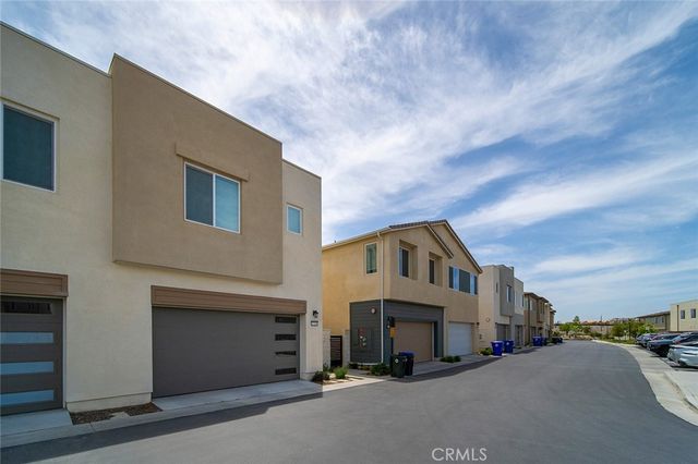 27218 Narrowleaf Willow Lane, Valencia, CA 91381