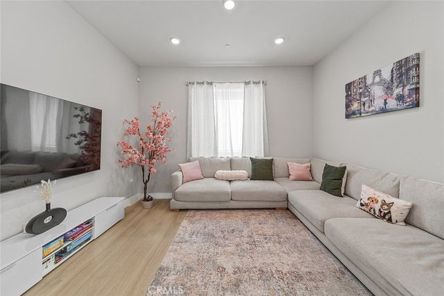 27218 Narrowleaf Willow Lane, Valencia, CA 91381