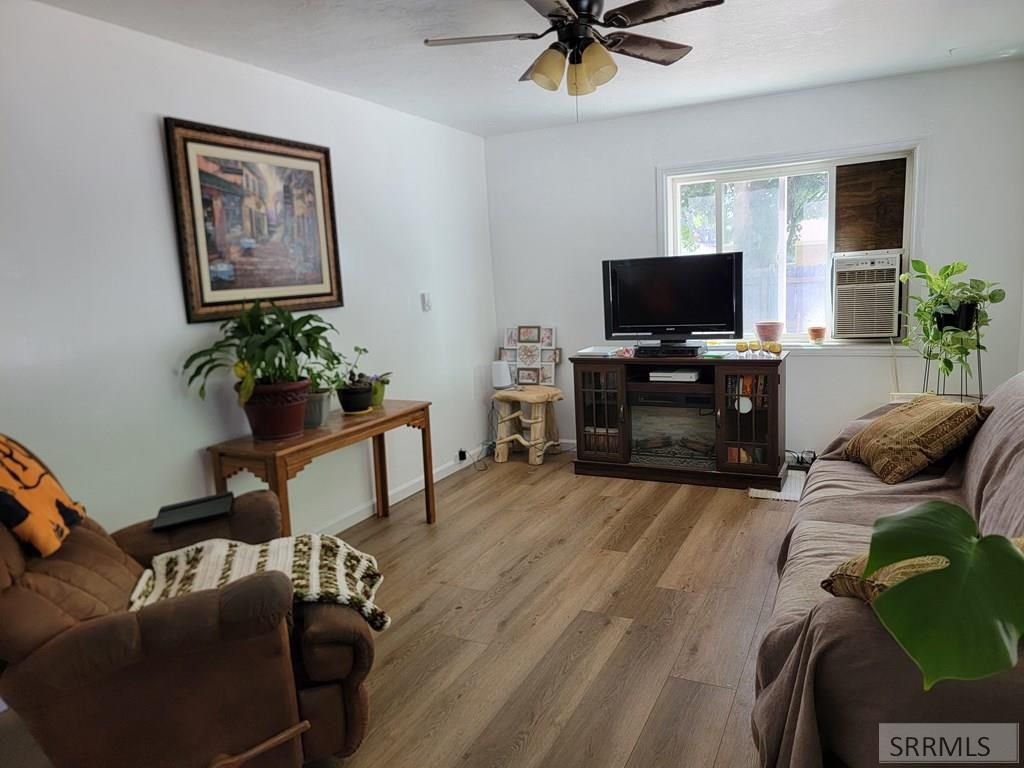 Image 3 of property listing at 605 10th Street, Idaho Falls, ID 83404