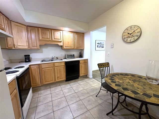 3620 Lakeshore Dr, F3, Saint Joseph, MI 49085