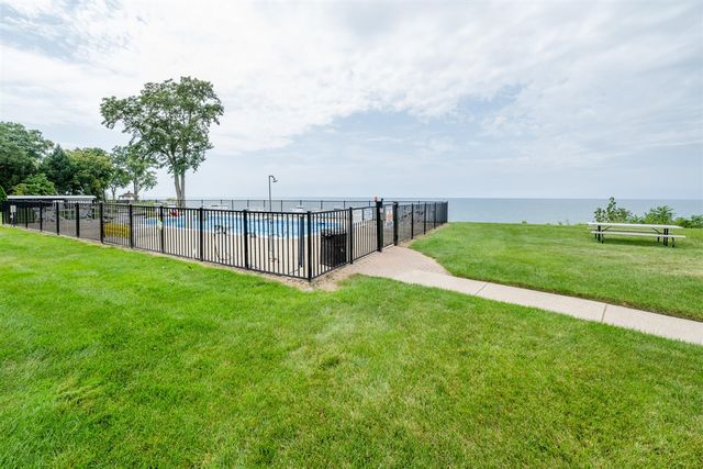 3620 Lakeshore Dr, F3, Saint Joseph, MI 49085