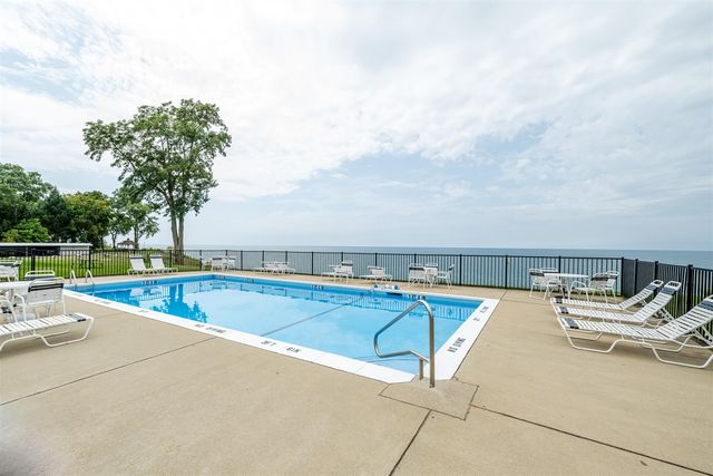 3620 Lakeshore Dr, F3, Saint Joseph, MI 49085