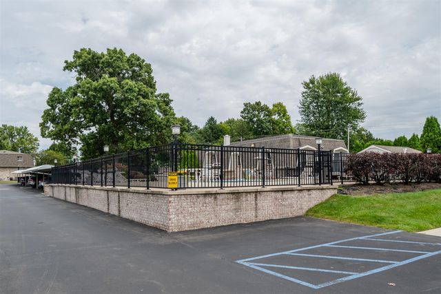 3620 Lakeshore Dr, F3, Saint Joseph, MI 49085