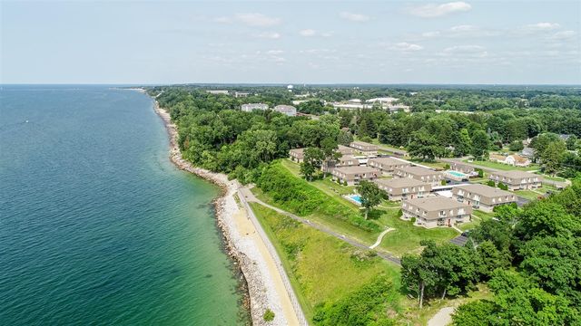 3620 Lakeshore Dr, F3, Saint Joseph, MI 49085
