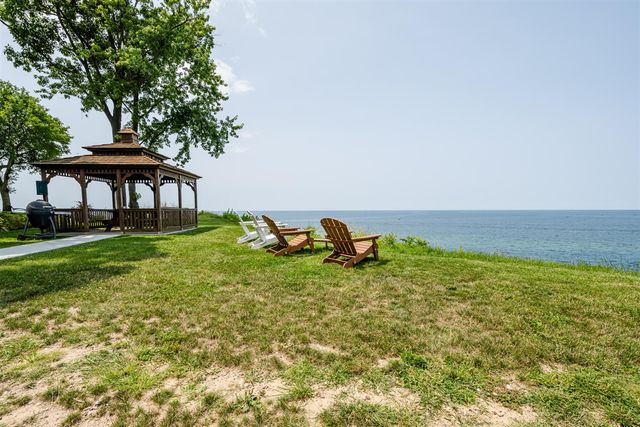 3620 Lakeshore Dr, F3, Saint Joseph, MI 49085