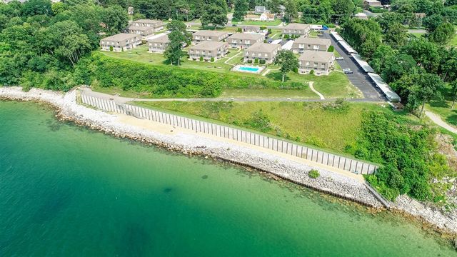 3620 Lakeshore Dr, F3, Saint Joseph, MI 49085