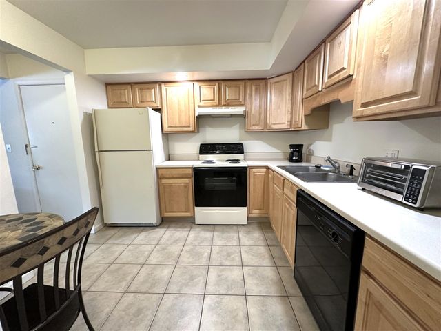 3620 Lakeshore Dr, F3, Saint Joseph, MI 49085