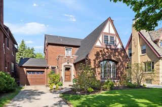 9814 S Hoyne Avenue, Chicago, IL 60643