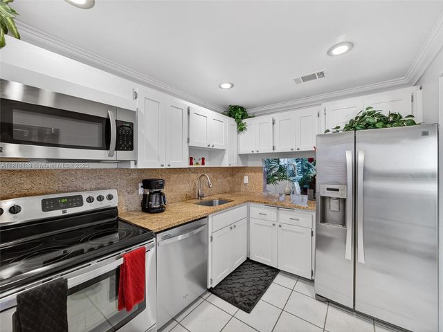 21 E Yacht Club Dr 505, North Palm Beach, FL 33408