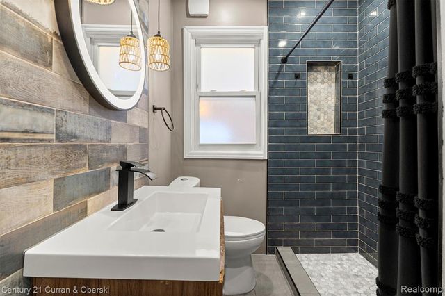 4913 Middlesex Street, Dearborn, MI 48126