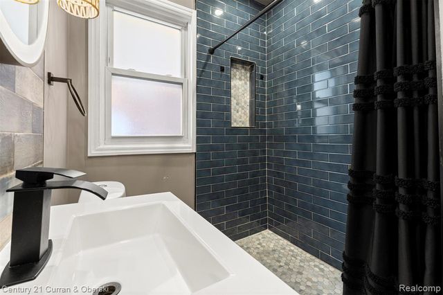 4913 Middlesex Street, Dearborn, MI 48126