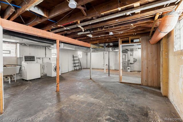 4913 Middlesex Street, Dearborn, MI 48126