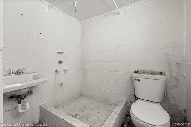 4913 Middlesex Street, Dearborn, MI 48126