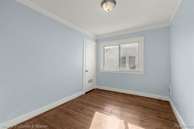 4913 Middlesex Street, Dearborn, MI 48126