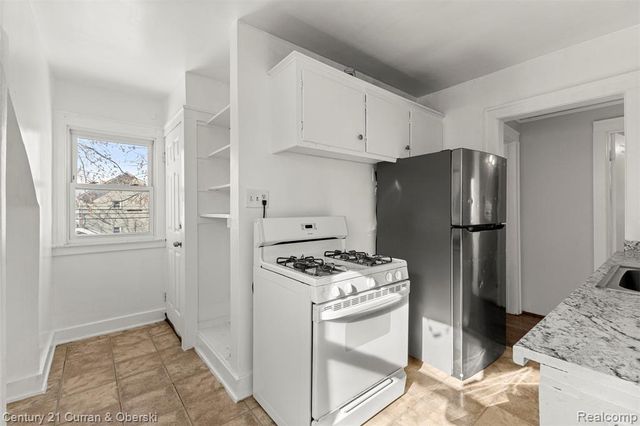 4913 Middlesex Street, Dearborn, MI 48126