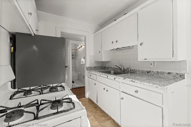 4913 Middlesex Street, Dearborn, MI 48126